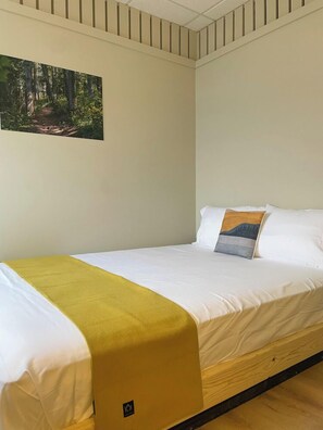 Free WiFi, bed sheets - Zenith Basecamp (Duluth)