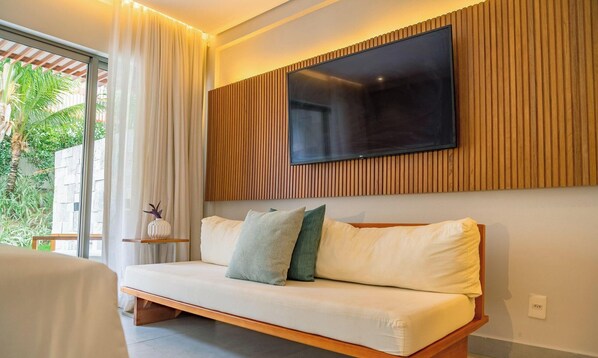 Deluxe Double Room | Living area