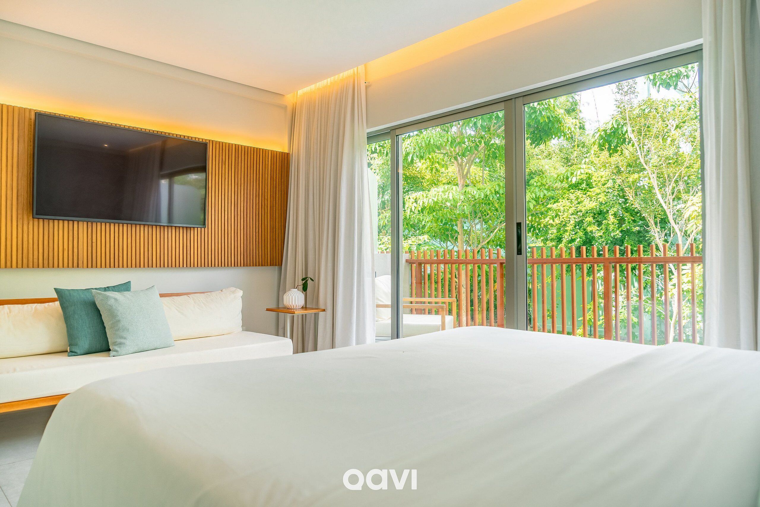 極品雙人房 | 高級寢具、迷你吧、筆電工作空間、免費無線上網