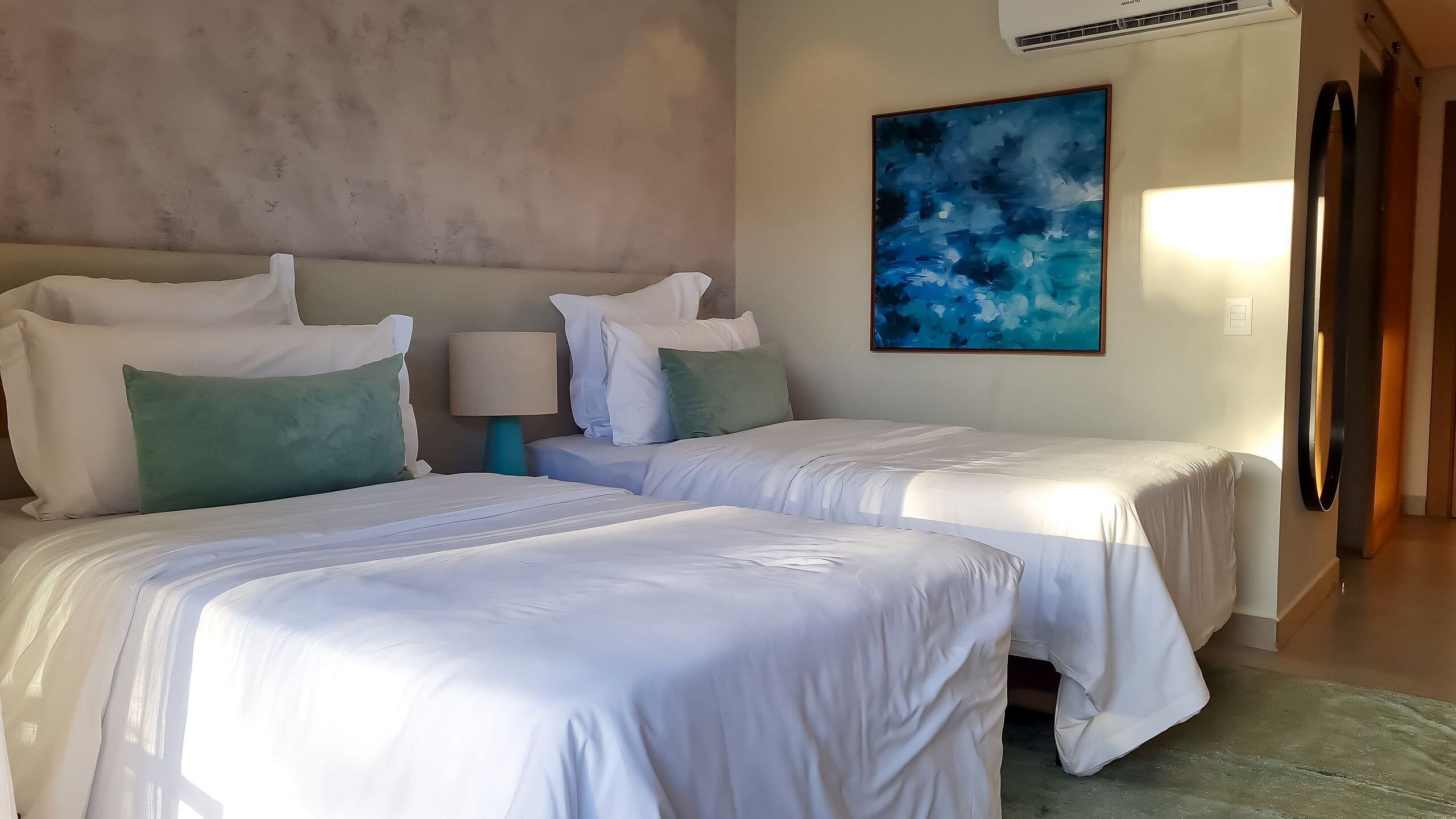 標準雙床房 | 高級寢具、迷你吧、筆電工作空間、免費無線上網