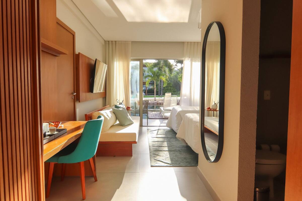 Premium bedding, minibar, laptop workspace, WiFi (free)