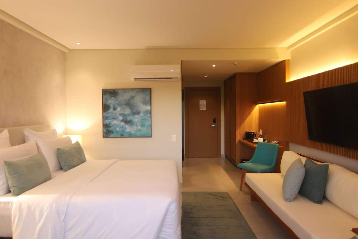 1 bedroom, premium bedding, minibar, laptop workspace