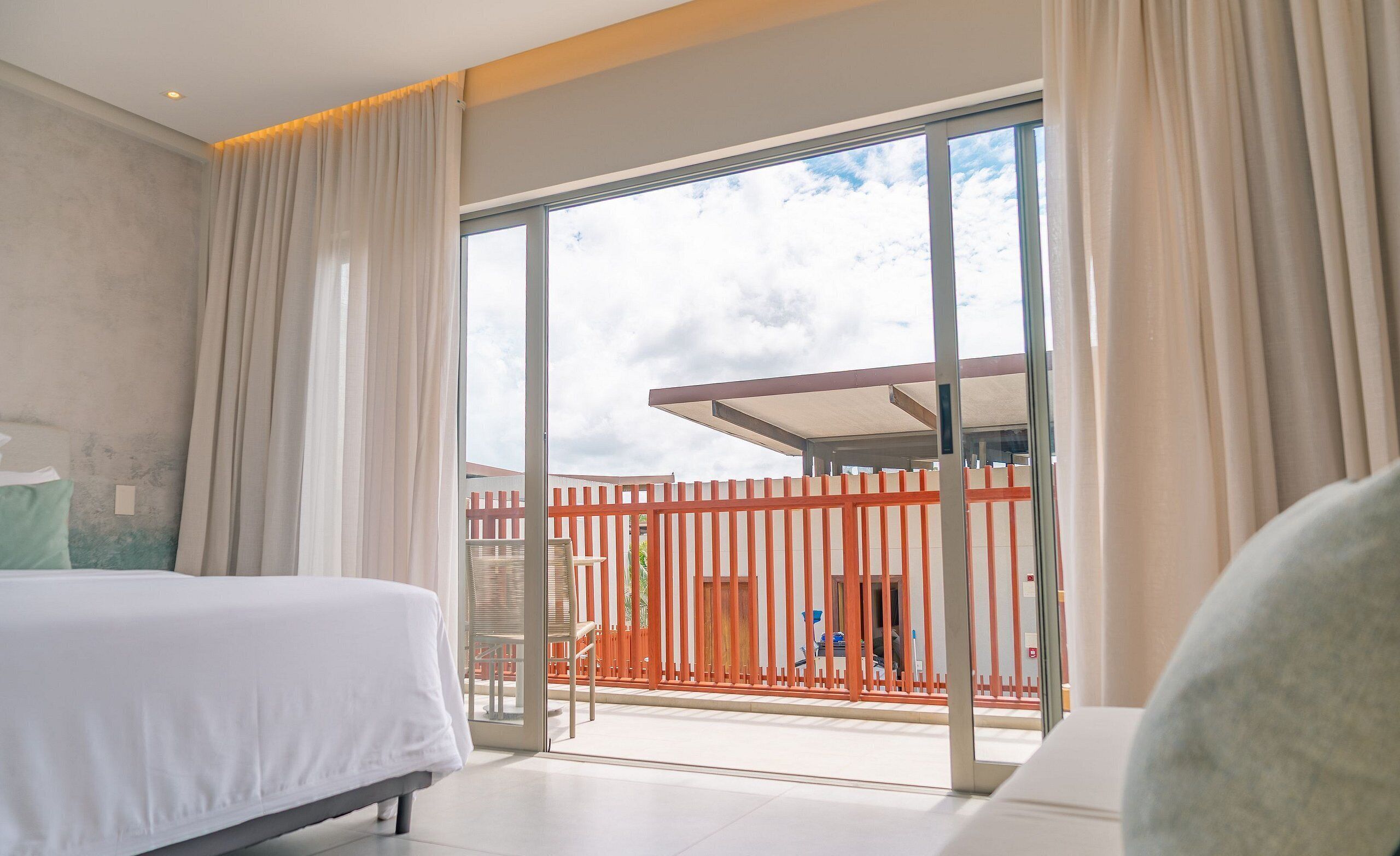 Premium bedding, minibar, laptop workspace, free WiFi