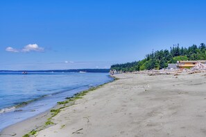 靠近海滩