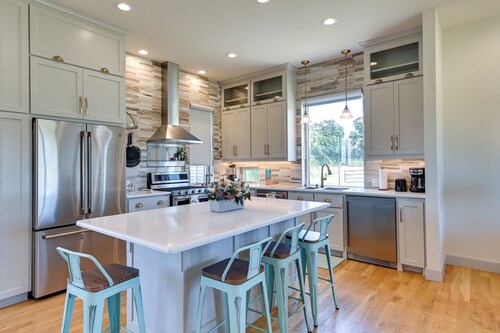 26-Acre Pilot Point Ranch Home w/ Pool & Mini Golf