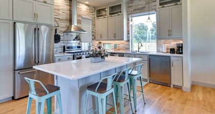 26-Acre Pilot Point Ranch Home w/ Pool & Mini Golf