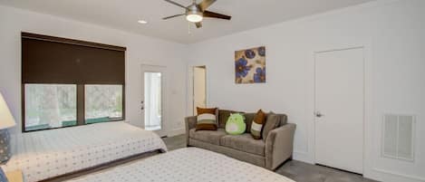 3 bedrooms, desk, iron/ironing board, WiFi