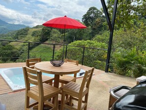 تناول الطعام بالخارج