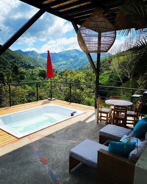 مغطس سبا خارجي