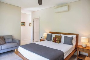4 habitaciones, tabla de planchar con plancha, wifi y ropa de cama 