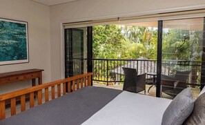 4 bedrooms, iron/ironing board, WiFi