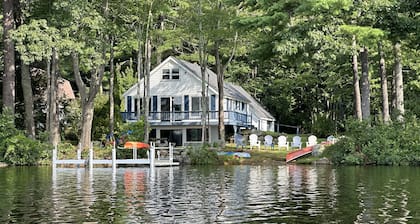 4 Bedroom Lake House with Sandy Entrance & Boat Dock