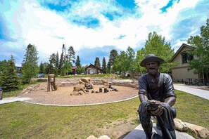 Property grounds - TRUE ski on / ski off 3 bedroom condo on Peak 8 in Breckenridge (Breckenridge)