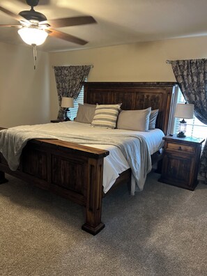 3 chambres, fer et planche à repasser, Wi-Fi gratuit, draps fournis