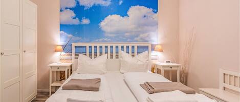 2 bedrooms, travel crib, free WiFi