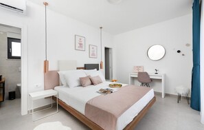 3 bedrooms, travel cot, free WiFi, bed sheets