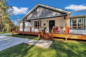 Exterior - Mountain Cottage 15 mins from Asheville, hiking, Biltmore, waterfalls, weddings! (Leicester)