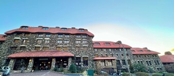 Mountain Cottage 15 mins from Asheville, hiking, Biltmore, waterfalls, weddings!