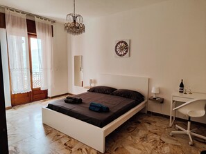 3 Schlafzimmer, Zimmersafe, Schreibtisch, Bügeleisen/Bügelbrett