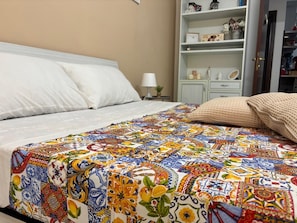 3 chambres, coffres-forts dans les chambres, bureau