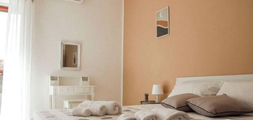 3 camere, una cassaforte in camera, una scrivania, ferro/asse da stiro