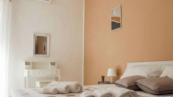 3 camere, una cassaforte in camera, una scrivania, ferro/asse da stiro