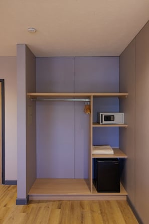 Standard Room, 1 Bedroom | In-room safe, desk, blackout curtains, iron/ironing board - Fuente Mayor Hotel Terminal (Mendoza)