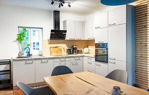 Réfrigérateur, plaque de cuisson, lave-vaisselle, cafetière/bouilloire