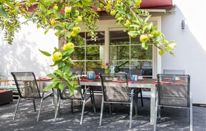 Outdoor dining - schoenes Ferienhaus Hirtenberg (Hirtenberg)