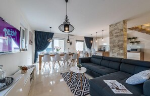 TV, DVD-spiller og fotballspill