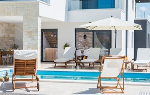Outdoor dining - 4 bedroom beautiful home in Sukosan (Sukosan)