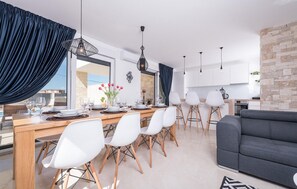 Dining - 4 bedroom beautiful home in Sukosan (Sukosan)