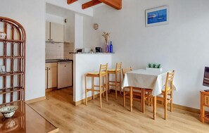 Dining - Nice apartment in La Rochelle with WiFi (La Rochelle)