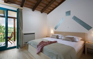 2 bedrooms, in-room safe, travel crib, free WiFi - Pet friendly home in Trviz with WiFi (Trviz)