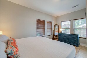 3 bedrooms, desk, iron/ironing board, WiFi