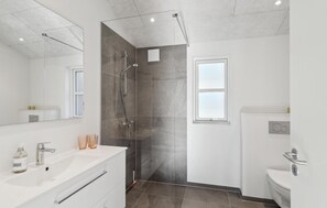 Shower - 4 bedroom awesome home in Blokhus (Blokhus)