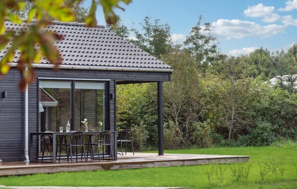 Outdoor dining - 3 bedroom stunning home in Grenaa (Grenaa)