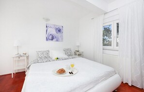 5 bedrooms, free WiFi, bed sheets