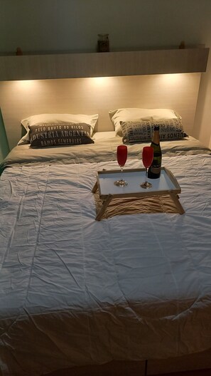 1 chambre, fer et planche à repasser, lit parapluie, Wi-Fi gratuit