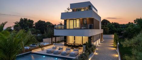 Et oppvarmet basseng