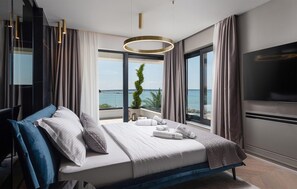 4 bedrooms, travel cot, free WiFi, bed sheets