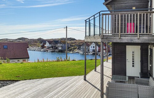 Nice home in Bremnes with WiFi