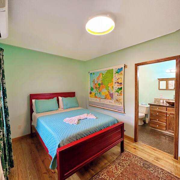 3 bedrooms, WiFi, bed sheets - Odyssey Villa (Roatan)