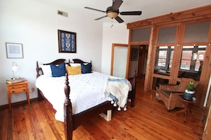 2 quartos, escrivaninha, Wi-Fi de cortesia, roupa de cama