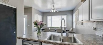 Sandstone Bliss - 3 bed, 2.5 Bath Cozy Home!