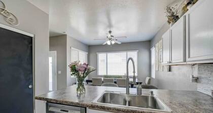 Sandstone Bliss - 3 bed, 2.5 Bath Cozy Home!