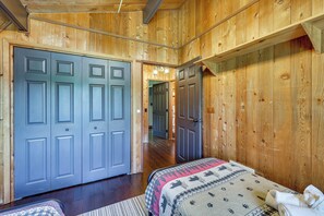3 Schlafzimmer, Schreibtisch, Bügeleisen/Bügelbrett, WLAN