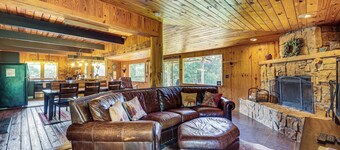 Eureka Springs Rental Cabin 8 Mi to Downtown!