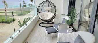 Seafront Luxury Condo Pool Jacuzzi