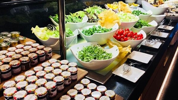 รวมอาหารเช้าแบบบุฟเฟ่ต์ ทุกวัน